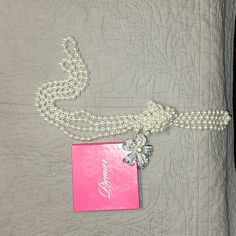 Works Premier Designs faux pearl strand with brooch.